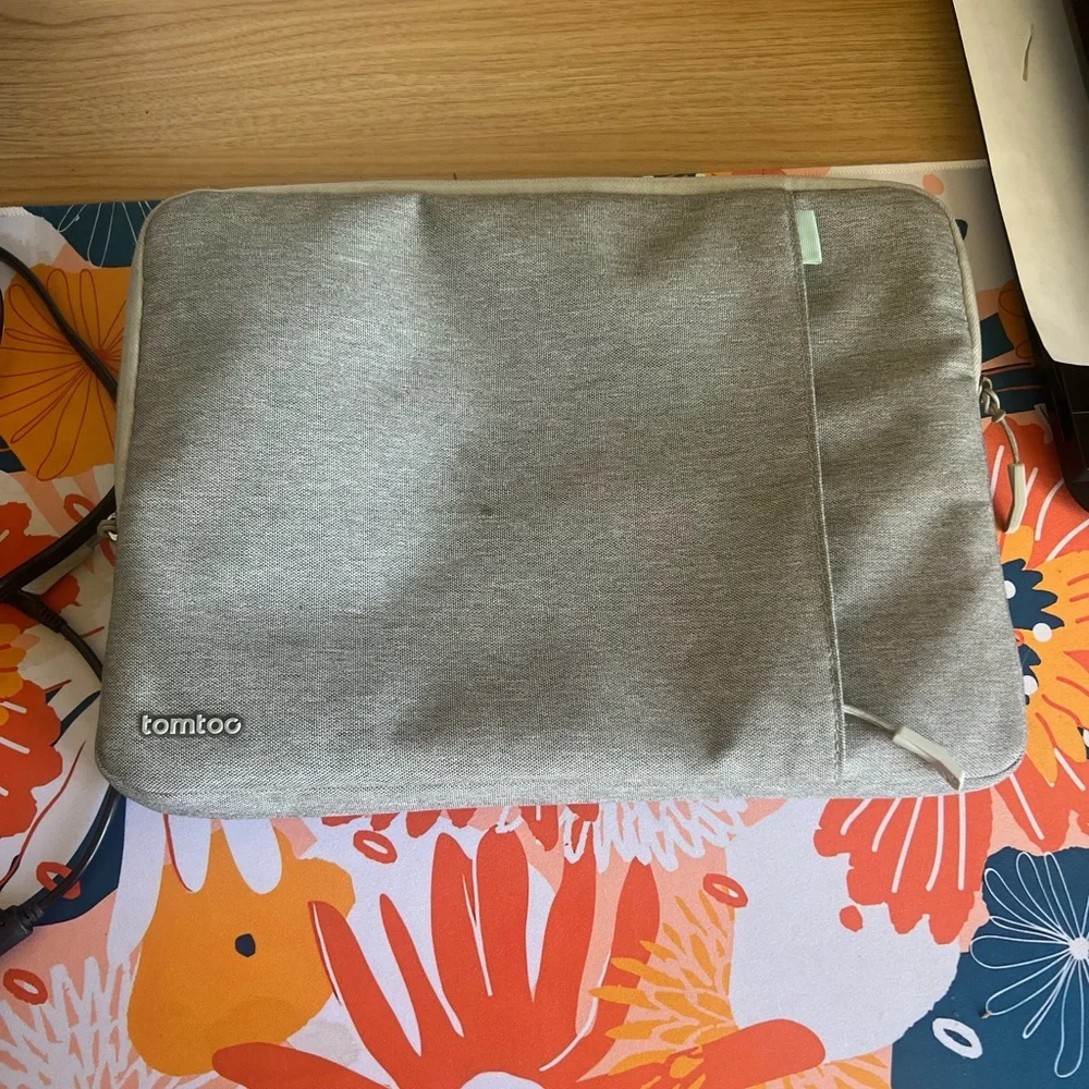 Dell Inspiron 13 7000 2in1 laptop. Converts to tablet and is touchscreen.